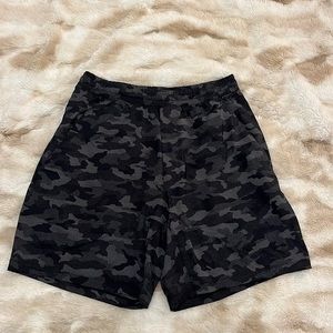 Men’s size Medium. black camo pace breaker lululemon shorts